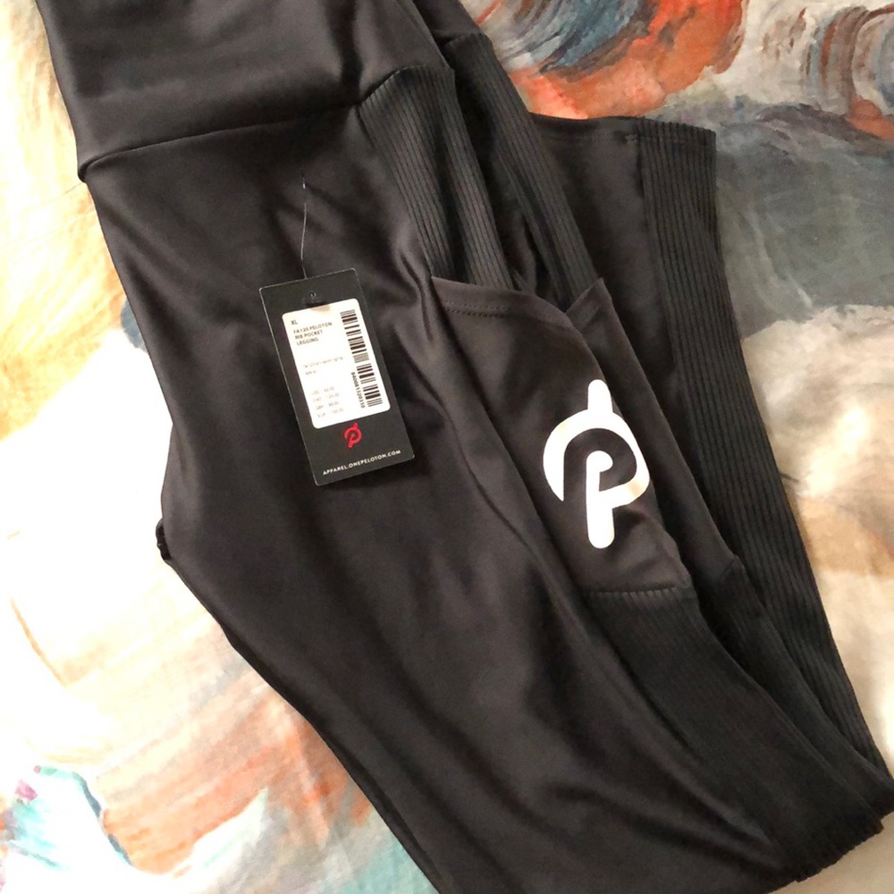 Peloton Ribbed Pocket Legging